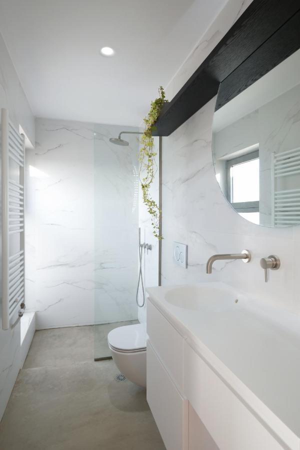 Amazing Suite At Glyfada With Sea View & Jacuzzi เอเธนส์ ภายนอก รูปภาพ
